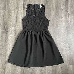 Black lace Sleeveless Mini Dress (6 XS)